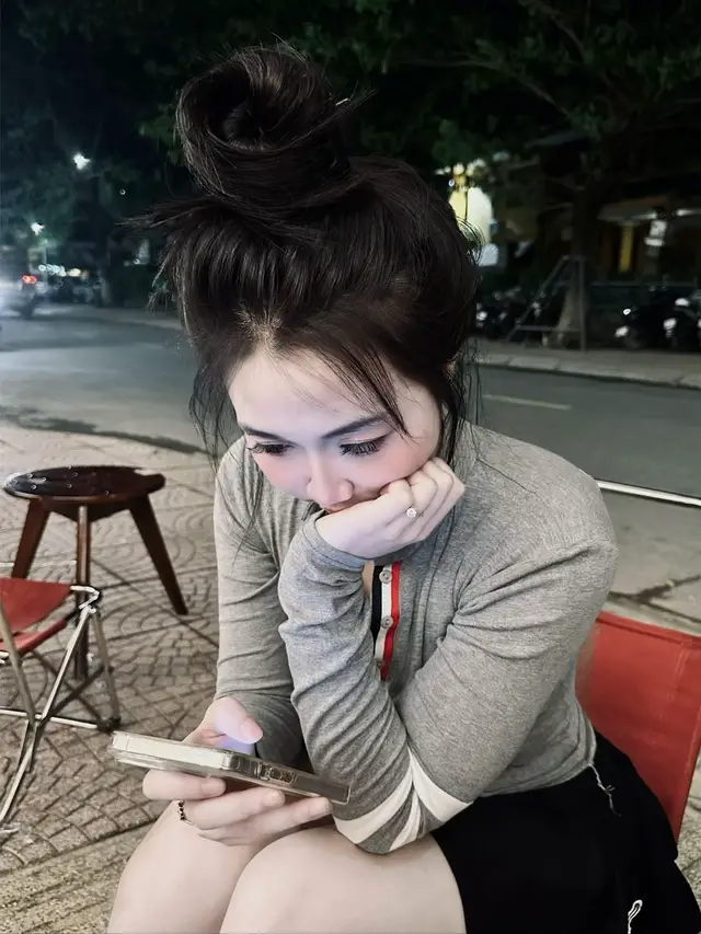 Trái tim rất đắt. cho đúng người sẽ vô giá, gửi sai người thì chẳng đáng một xu. Lòng tốt và tình yêu có thể miễn phí nhưng không hề rẻ mạc. Mong bạn tìm được người yêu mình bằng tất cả sự chân thành!