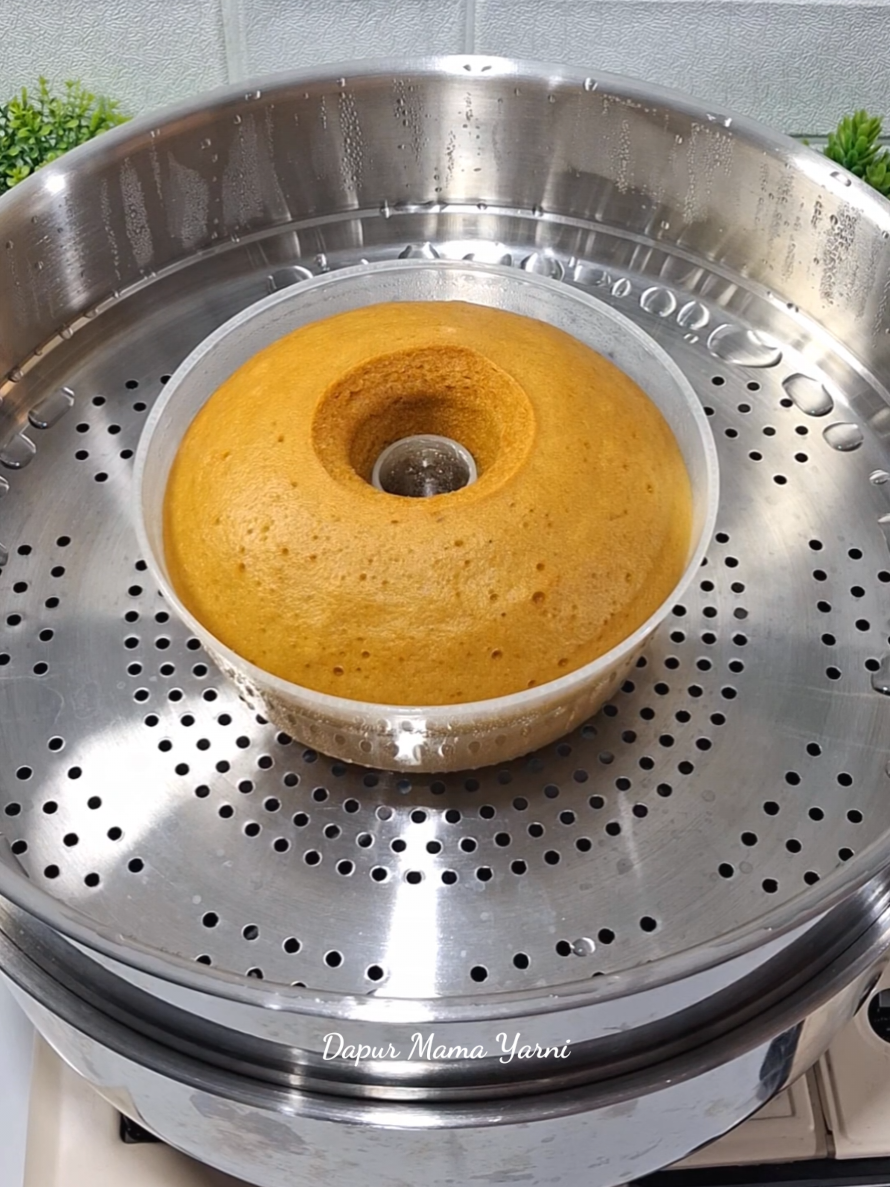 BOLU LABU KUNING, Bikinnya mudah Cuma diaduk - aduk aja #resepkue #bolulabukuning #bolukukus #reseptiktok #resepmudah 