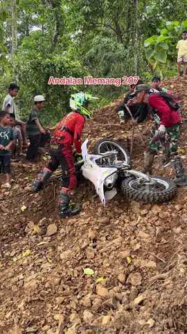 Andalan memang @Kusdy_207 Tertinggi Tanjakan Berhadiah Iven Trail Kodim 1403 🫡  #walmas #tanjakanberhadiah #klxgordon #trabasadventureindonesia 