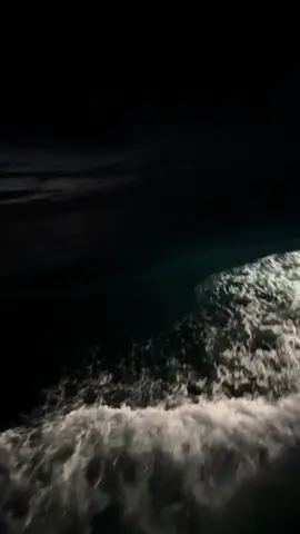 Anh là người ít nói,nhưng để nói “anh yêu em ”anh có thể nói cả ngày..