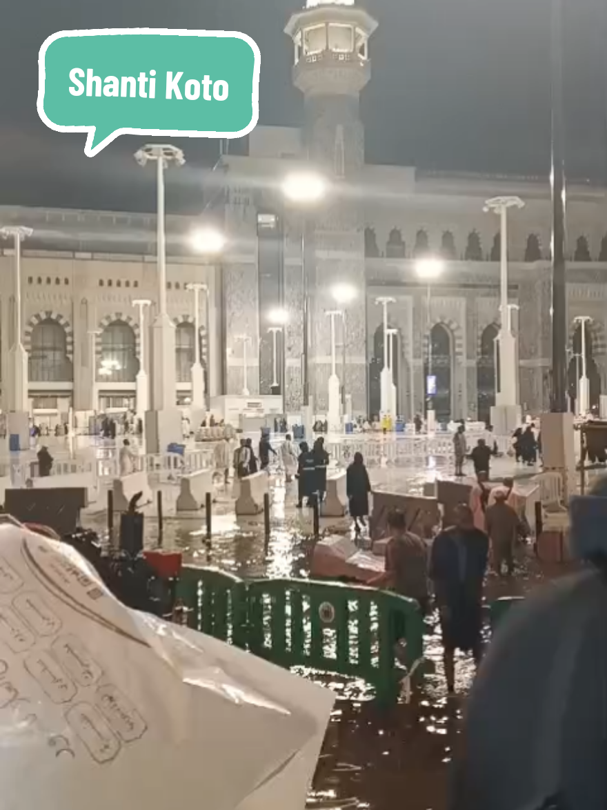 Banjir di Masjidl Haram Sabtu 15 Nov 2025 dini hari waktu setempat. Alhamdulillah hanya 30 menit sdh langsung surut disedot pake mobil khusus dan lsg dikeringkan👍🏽❤️