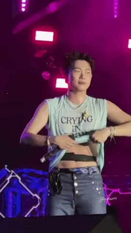 Khoe múi xong lột áo??? Trần Đăng Dương em nổi loạn à??? Cre:nhiee_2310,k.annezz #duongdomic#trandangduong#waterbomb2025#fpyシ#viral 