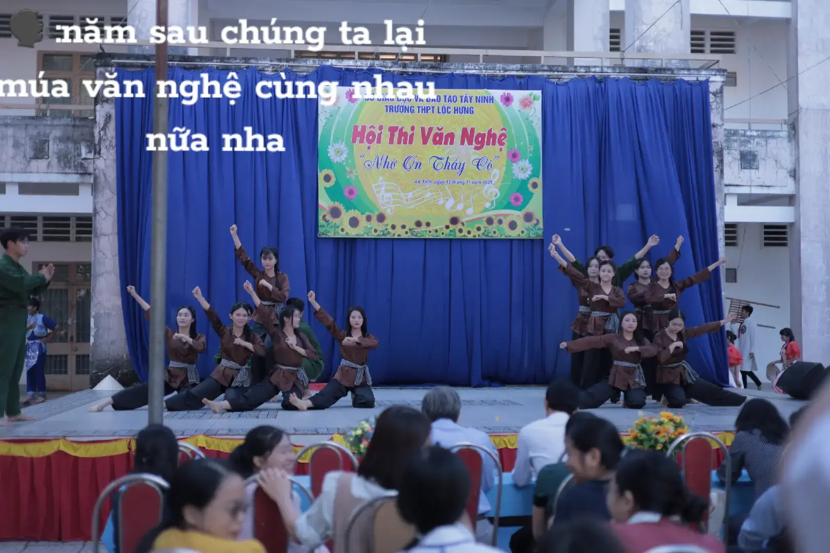 🫂#12b1#thptlochung #vannghe