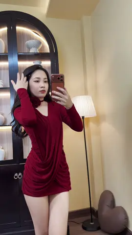 Đầm tà đắp chéo tay dài