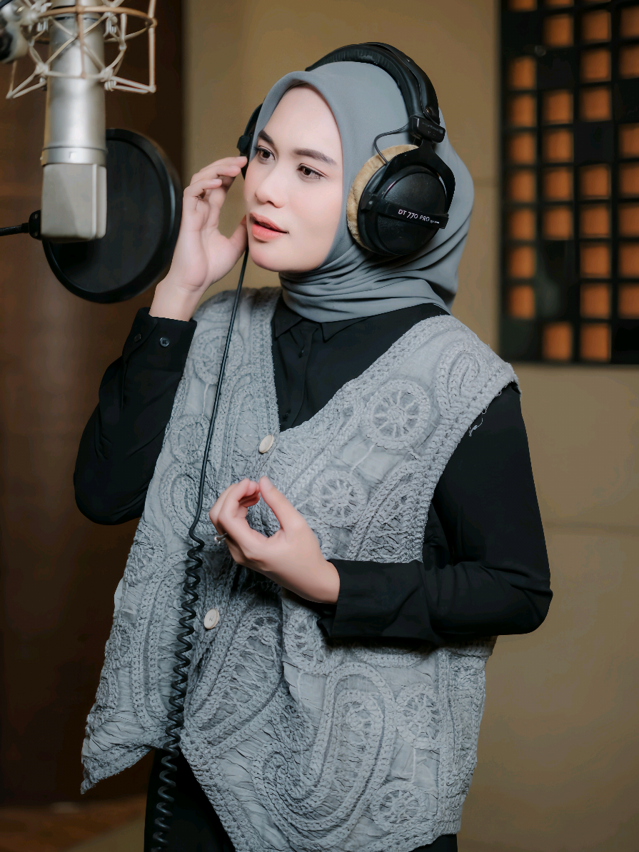 Music Video lagu Medley Khawater/ Rouhi Fidak udah bisa ditonton di Channel Youtube Anisa Rahman. Jangan lupa tonton, like & share ya guys. Kita nyanyi sama- sama! Makasih semua ❤️ #anisarahman #medley  #khawater #rouhifidak #fyp 