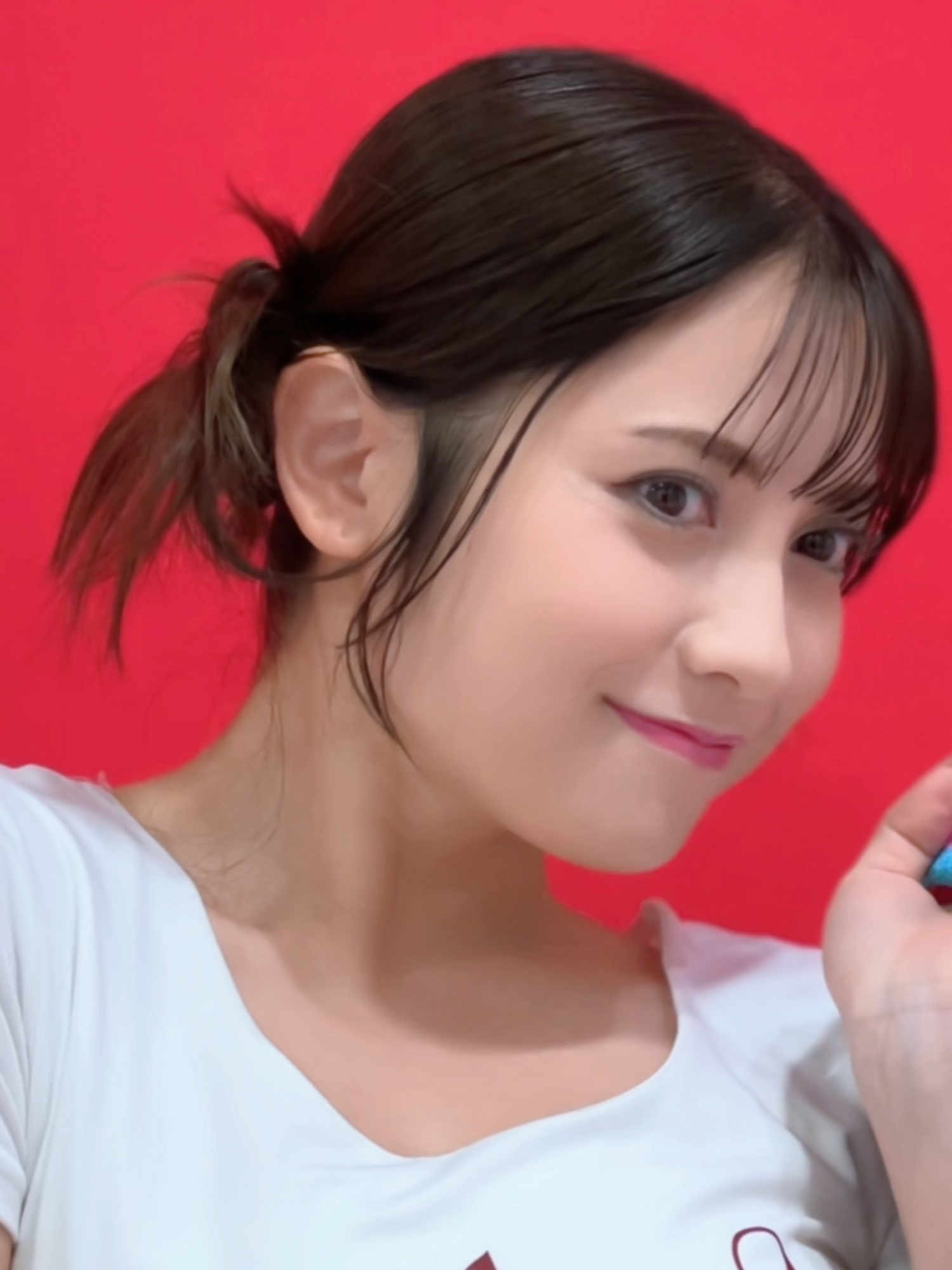 EX大衆さんにて連載中「桃月なしこのトレンド塾最近の流行ってなんなん？」 今月はなしこちゃんが生まれた年である1995年のトレンドファッションに挑戦👗✨ 当時の流行を再現したヘアメイクにも注目です💄 ぜひチェックしてください🩵🫧 #EX大衆 #桃月なしこ #連載 #ゼロイチファミリア @nashiko_cos