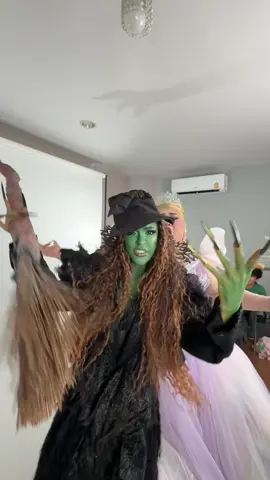 คู่หูจอมขมังเวทย์🩷💚 #wicked 