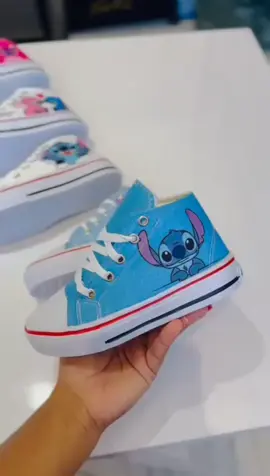 Pare de gastar dinheiro com tênis que não duram! ⚠️ Esse tênis botinha infantil é LEVE, resistente e a criança não quer mais tirar do pé. Estoque acabando  quem pegar, pegou. 🔥 Garanta o seu antes que suma!” link na bio #shopee #criança  #diversao  #estiloinfantil  #economia 