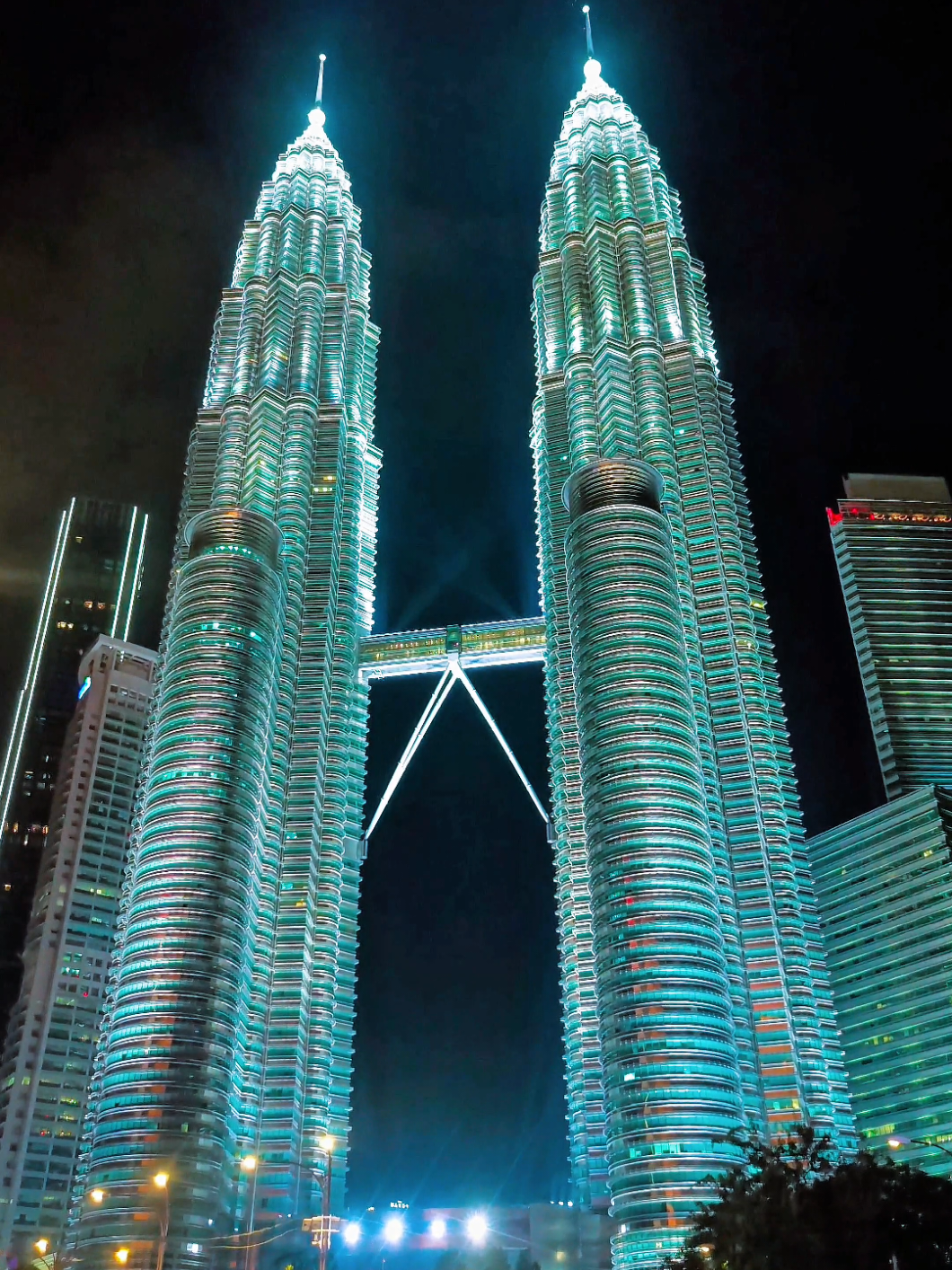 Malaysia klcc twin Tower 🗼#creatorsearchinsights #klcc #1millionaudition #malosiya🇲🇾 #fyp @Imran Khan Official @IShowSpeed @The Rock @TikTok 