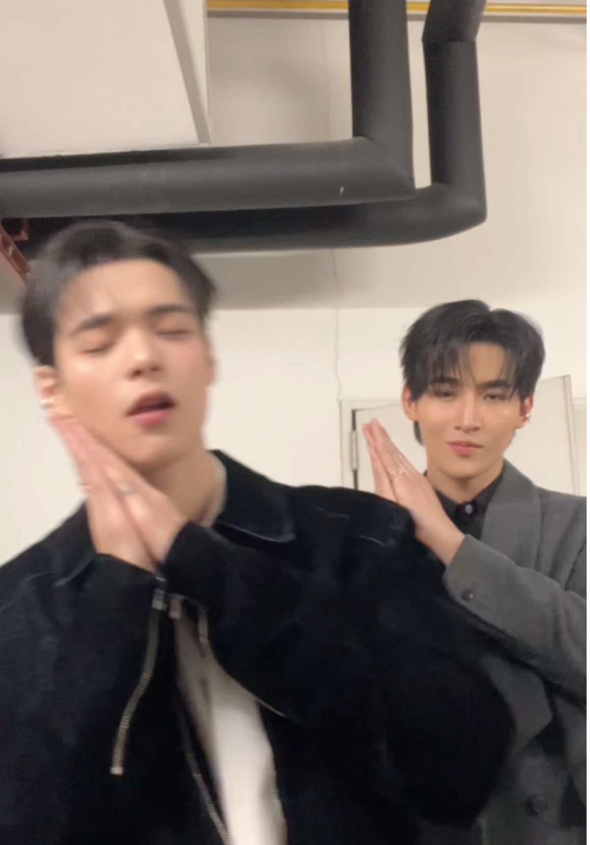 Zzz@OhmthitiwatOfficial 