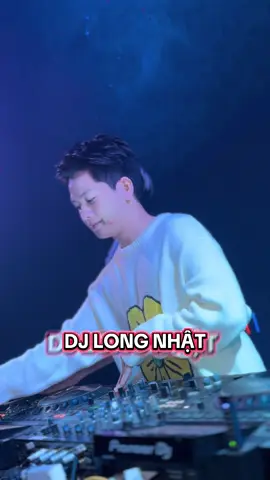 Thứ Bảy tại X-Space là sàn diễn để bạn toả sáng. Sẵn sàng hoà mình vào một không gian lộng lẫy và bùng nổ, nơi dàn lineup sẽ chiêu đãi bạn một bữa tiệc âm thanh đỉnh cao, xứng tầm với đêm quẩy vui nhất của tuần #djlongnhat #mómxspacelounge #xspacelounge #52hangbe #xuhuong        