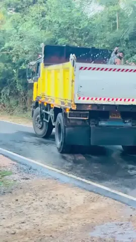 බව්සරයක් ගේන්න ඉදපු එකෙක් ටිපර් එකක් ගෙනාවම 😂 #lihini_374 #CapCut #viral #vidio #fyp 