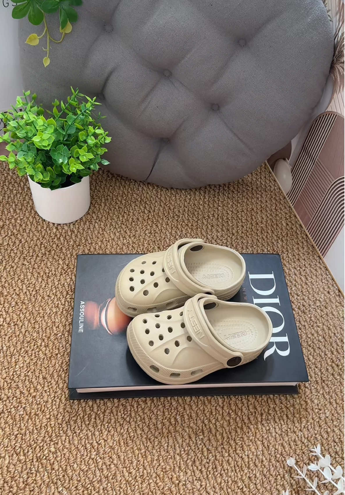 Dép sục nguyên khối Nesty NE50 #depsuc #depnguyenkhoi #depnesty #nesty #tiemgiaycuanang 