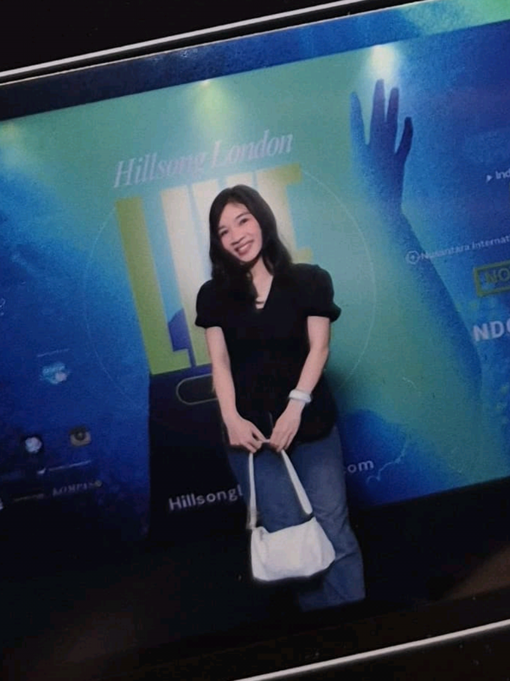 Hosanna Song 🤍 Bagaimana mungkin tidak menangis mendengar setiap kata yang keluar dari lagu ini 🥹🥹 Spotify playlist suddenly turn into reality 🫶🏻 - Hillsong London Live in Indonesia - #hosanna #hillsong #indonesia 