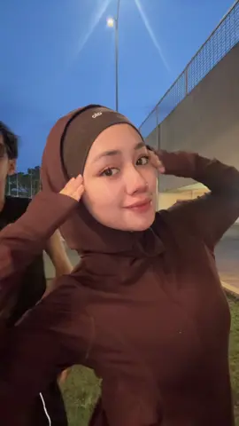 eyyyhyooo lari soreee