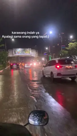 hujan hujan enaknya motoran sambil ngeliatin orang pacaran  #masukberanda#krwng#selamatdatangkarawang 