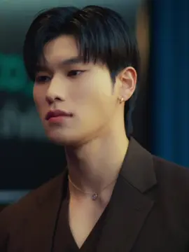 ออฟโรดเข้ากับพี่โมไม่จมไม่หาย ก่อนหน้านี้ชอบมากเวลาสองคนนี้คุยกัน เหมือนใส่หน้ากากคุยกันตลอดเวลา เหมือนเป็นมิตร แต่ไม่นะ เป็นศัตรู #เกมรักลวง #TheWickedGame #ออฟโรดกันตภณ #offroadktp #โมมนชนก 