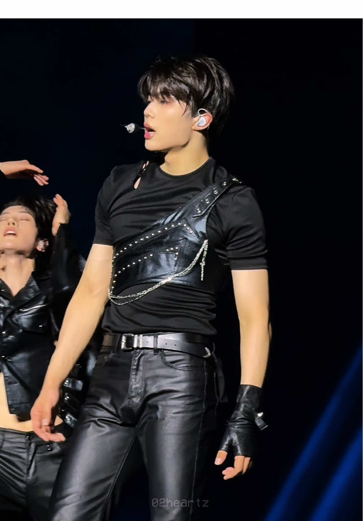 he really does not care about our sanity😟 #박건욱 #parkgunwook #zb1 #zerobaseone #zerose @ZEROBASEONE 