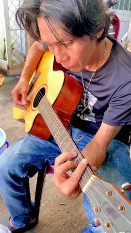 Hôm trước ae nào kêu chú Tốt dạo 1 vòng cho nghe nè ( tự học nha ae ) 😂😂🤓😎#tiktok #ghita#huyken #chútốtchếđộcũ 