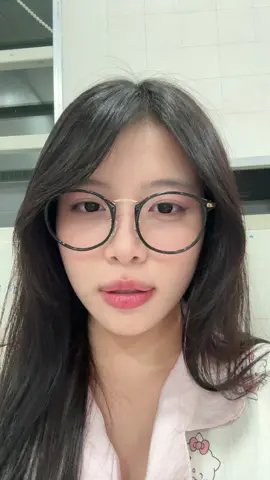 cứ ph nhìn chỗ khác