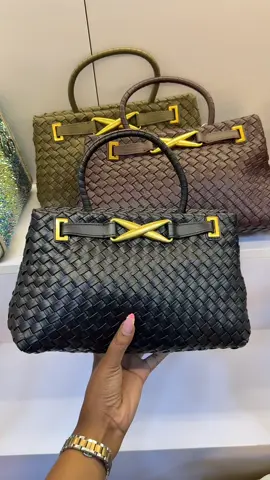 Readily available . ☎️:0776625854 📍Kyato complex after equatorial mall .  Shop No:B4-23.  #highqualityhandbags #eleganthandbags #uniquebagsinuganda #inezaluxurycollection #fyp 