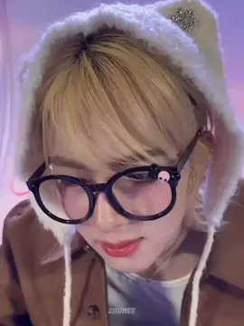 he’s so stunning, the MUA really did a great job today #nunew #zeenunew 