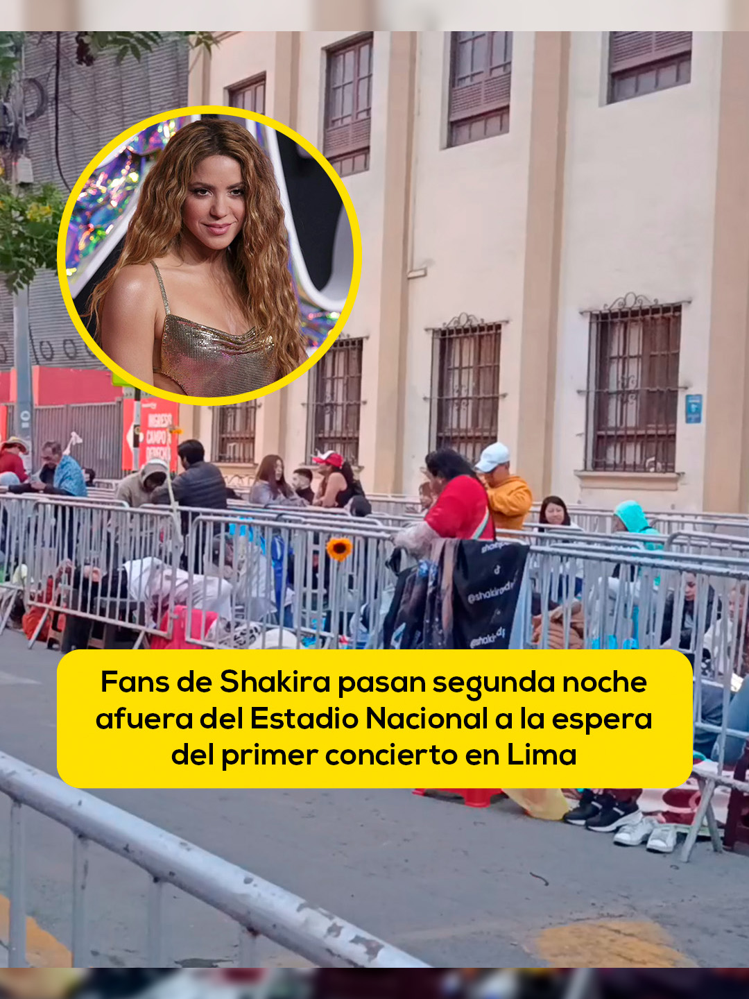 🎶🌟 Decenas de seguidores llegaron desde distintas ciudades y acamparon por segunda noche en la fila principal para el show de hoy 15 de noviembre, mostrando colecciones y recuerdos de la artista. 📲 Más información en rpp.pe