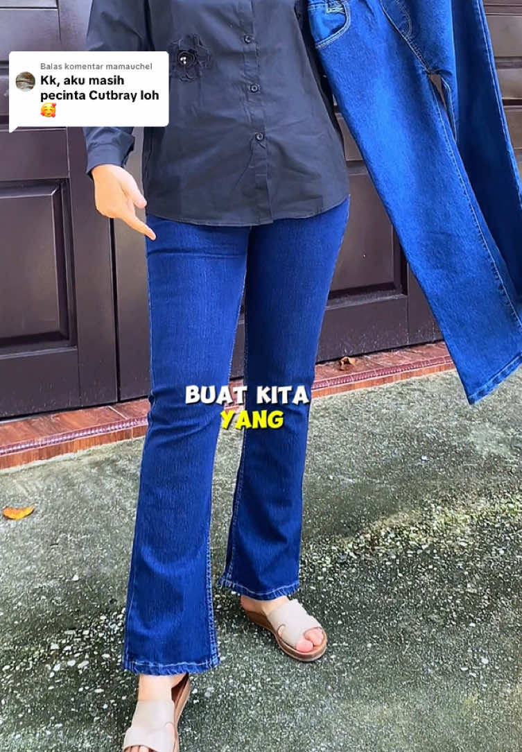 Membalas @mamauchel celana JEANS CUTBRAY model gini masih banyak banget orang yang cari apalagi JEANS CUTBRAY yang aku pakai ini pinggang nya karet #jeanscutbray #jeanscutbraywanita #cutbrayjeans 