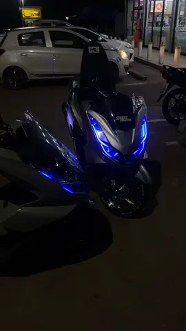 ไฟสวยจริงง #pcx160 #ไฟรุ้ง🌈 #streetyouths #ล้อcnc 