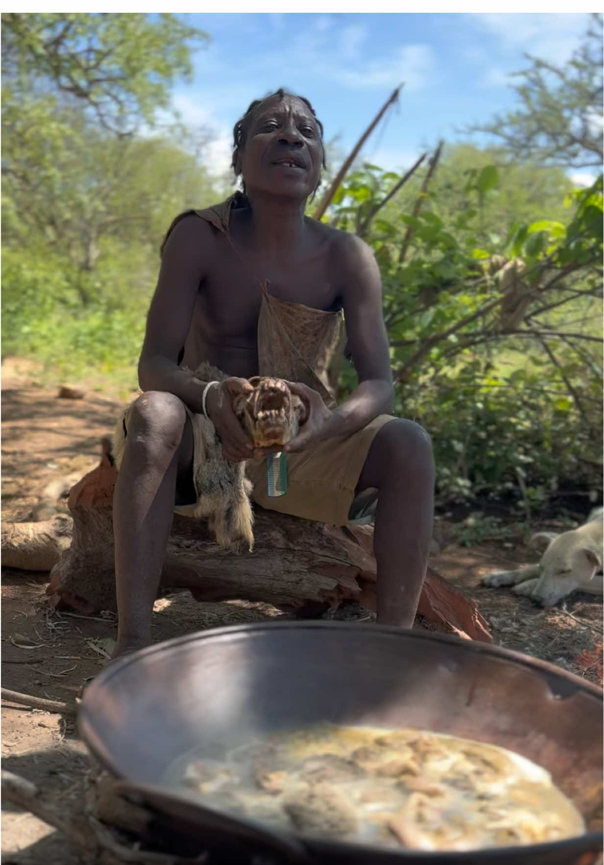 ✨ Comment below and tell me what you understood from his story — I’m curious to see your interpretations! “Hadzabe hunter storytelling 🏹✨ Tell me what YOU understood!” Listening to this Hadzabe hunter share his hunting stories… but honestly, I didn’t fully understand everything he said 😅 Their language is so fast, unique, and full of clicks — it’s beautiful but hard to follow! #H#HadzabeT#TribalLifeH#HuntingStoriesC#ClickLanguageAfricanTribes 