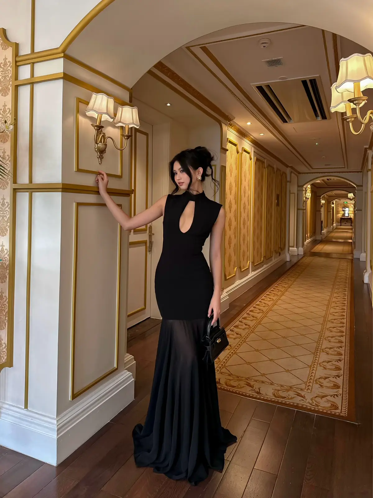 my favorite color 🖤 #blackdress #darkfeminine #houseofcb 