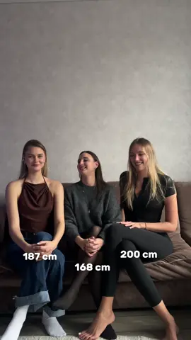 «Girlfriends should be the same height» Also we:  - «Подруги почти всегда одного роста» Также мы:   #tall #tallgirls #высокие #высокая #высокийрост