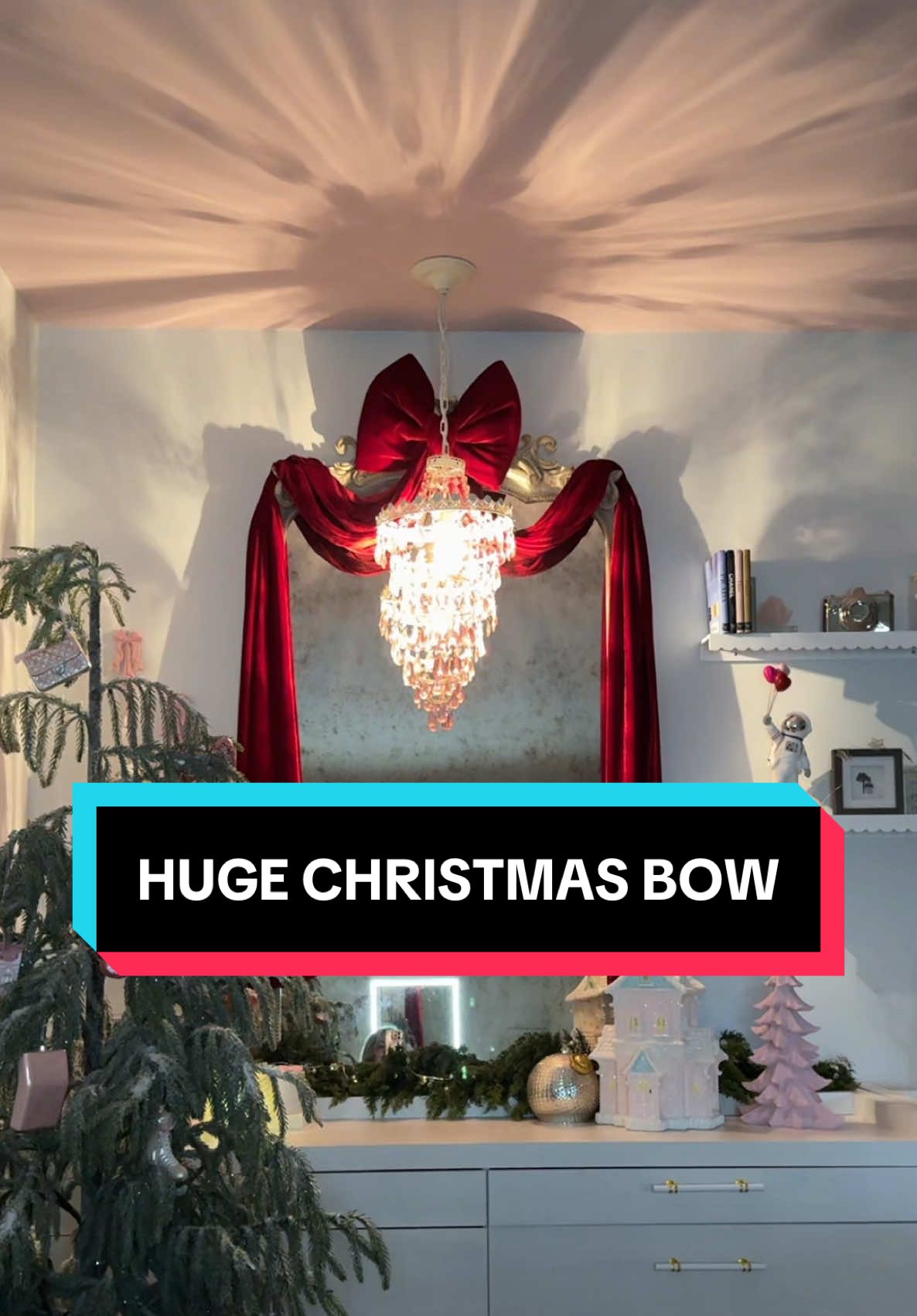 Gorgeous Christmas bow #christmasdecor #holidaydecorating #christmasbows #christmastree 