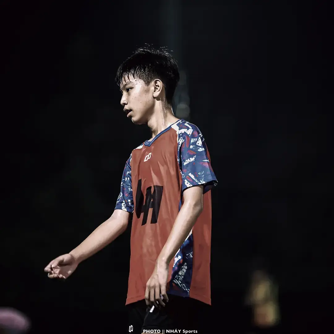 có những bài học bắt anh phải trả bằng nước mắt, có những sự thật chỉ có thể đối diện trong im lặng, và có những nỗi đau, thời gian chẳng đủ sức để chữa lành.