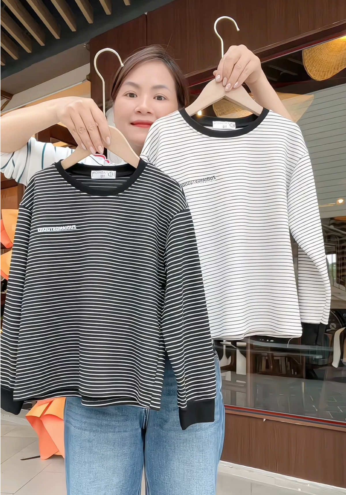 Áo len Hàn chất mềm mịn giữ nhiệt tốt cho bé trai.  áo len dài tay chất len hàn mềm mịn co giãn tốt cho bé trai #taphoanhabesona#aolendaitaychobe#aodaitaychobea#aolenchobeq#quanaotreem