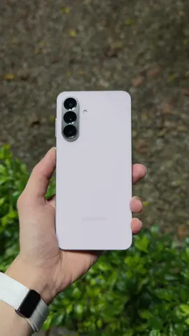 Best looking phones and best looking lockscreen 🤟😁 #samsung #galaxya56 #lockscreen #wallpaper #oneui8 