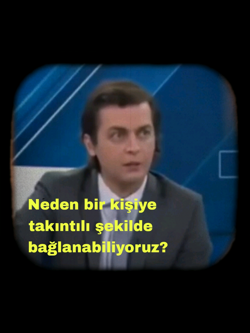 Bir kişi hayatımızdan ayrıldığında, fiziksel olarak gitmiş olsa bile, zihinsel temsilinin (imajının) iç dünyamızda varlığı devam eder. Psikodinamik kuram bunu “içsel nesne” olarak tanımlar. Yani gerçek kişi gitse bile, onun zihnimizdeki versiyonu yaşamayı sürdürür. Bu nedenle kişi çoktan uzaklaşmış, hayatına devam etmiş olsa bile, biz iç dünyamızda hala “o hâlâ burada” hissiyle hareket ediyor olabiliriz. Ayrıldıktan sonra beklemeye devam etmek çoğu zaman sevginin değil, işlenmemiş ayrılık, inkâr, idealizasyon ve duygusal bağlılığın etkisidir. Zihin, özellikle güven, değer görme, tamamlanma veya aidiyet ihtiyacını o kişiyle bağdaştırdıysa, gerçekliği kabul etmek güçleşebilir. Çünkü kabul, yalnızca kişinin gittiğini kabullenmek değildir; aynı zamanda o kişiyle yaşanan duygusal yatırımın boşa çıkmış olabileceği ihtimaliyle yüzleşmektir. Psikodinamik açıdan insan bazen gitmeyeni değil, gitmiş olmasına rağmen “içsel olarak hâlâ orada duran” kısmını bekler. Bu, çoğu zaman kaybın kendisine değil; kaybın tetiklediği yalnızlık, değersizlik, terk edilme ve tamamlanmama duygularına karşı bir savunma biçimidir. Aslında beklemeye devam etmek, çoğu zaman şu cümleyi bilinçdışında taşır: “Eğer geri dönerse, eksik parçam da tamamlanır.” Fakat gerçek iyileşme, gidenin geri dönmesiyle değil, içimizdeki yarım kalan duygunun anlamlandırılmasıyla başlar. Çünkü bazen kişi gitmiştir; fakat biz içsel olarak aynı sahnenin başında kalmış olabiliriz. Psikoterapötik yaklaşımda amaç, kişiyi zorla “bıraktırmak” değildir; onu neden bırakamadığını anlamasına eşlik etmektir. Çünkü insan bazen kişiyi değil, kişideki duygusal karşılığını bekler. Ve en önemli farkındalık şudur: Gerçekten gitmiş biri artık “orada” olmayabilir; ama sen kendini bulduğunda, zaten kimseyi orada beklemezsin. #ayrılık #keşfet #psikoloji #takıntı 