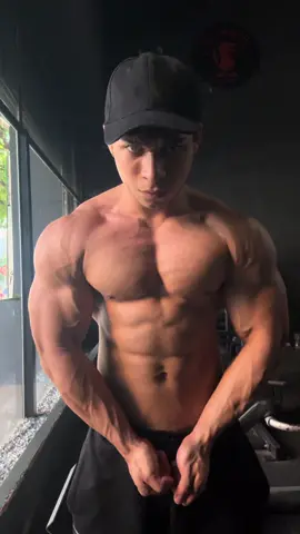 3 weeks out #bodybuilding #fyp #Fitness #GymTok #gym 