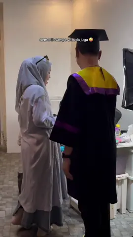 udh sama2 sarjana tinggal apa ni gais?🤭