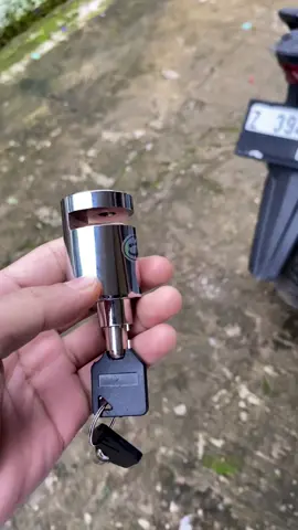 Motor aman dari maling kalo pakai gembok cakram #gembokantimaling #gembokcakram #gembokmotor 