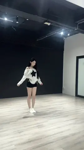 cỡ 5 năm rồi ẻm mới nhảy lại :)))  #fyp #serinbae #dance