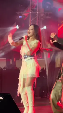 Limitless Star, Julie Anne San Jose performs her latest single 'Simula' at the #SparkleTrenta ✨