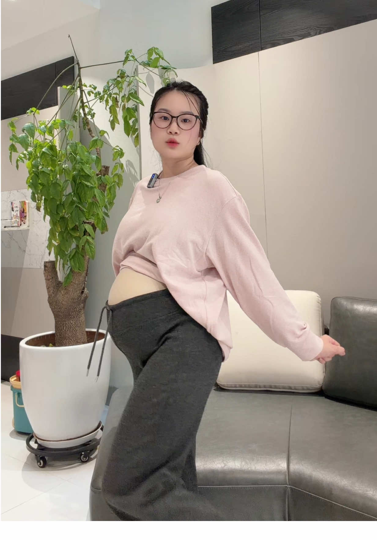 Trả lời @Lệ Mỹ 90  quần này bầu mặc thoải mái luon #giangchedayne #mebexiuxiu #reviewdobau #quanni 