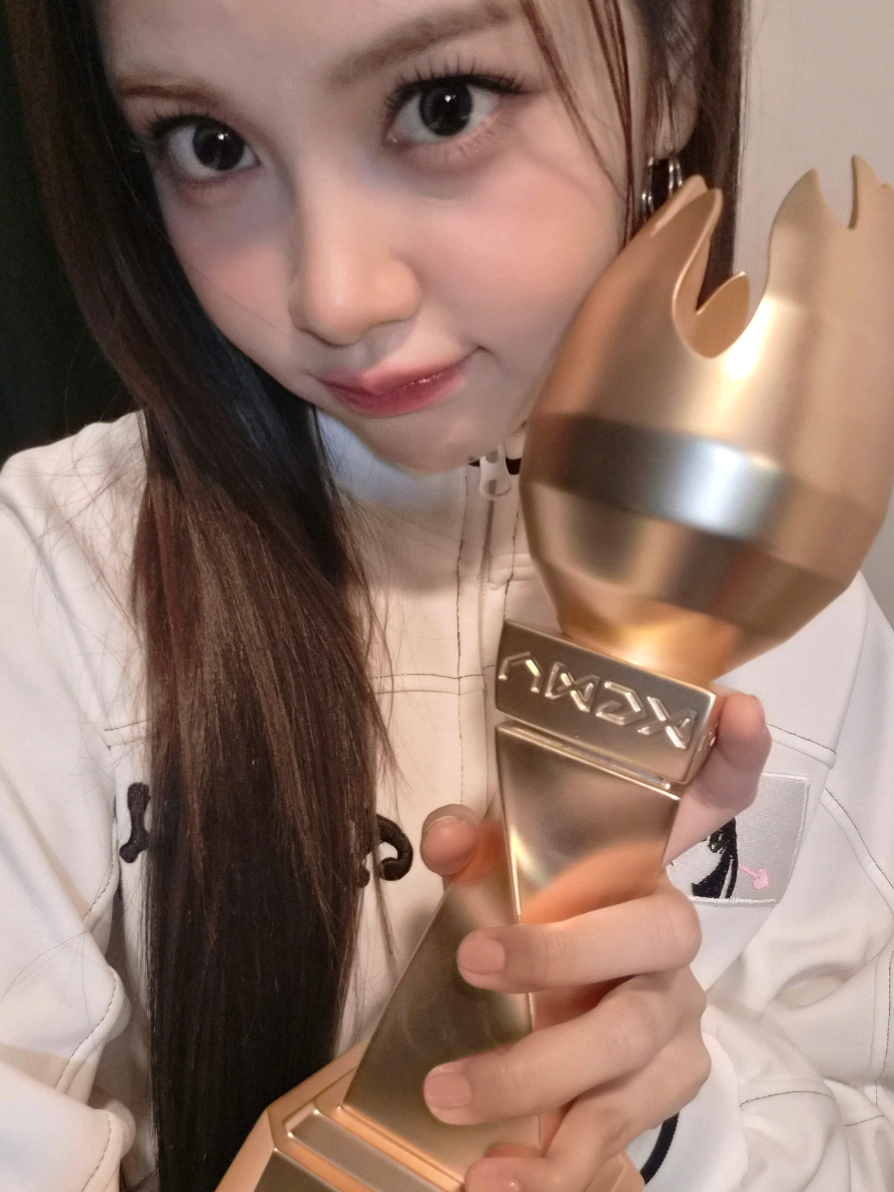 Terima kasih carmen atas kerja keras mu🥹 Terima kasih hachu atas dukungan kalian 🫶 #CARMEN #H2H #hearts2hearts #카르멘  #fyp 