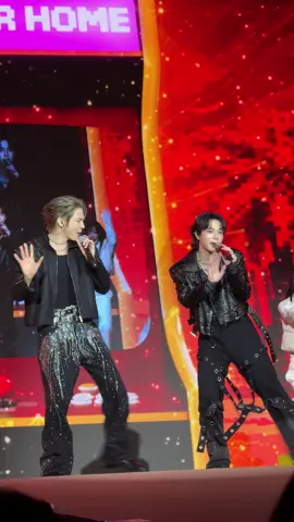 แค่พี่น้อง 👀 @studiowabisabith  @แม็กกี้ อันเดอร์สกอ อาร์พี @bbasjtr  #MaxkyBas1stFM #maxky_rp #Maxkybas #MchoiceArtist