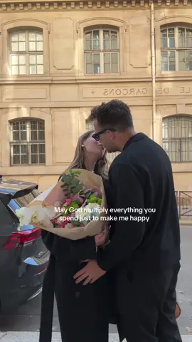 he knows how to brighten my days 🥺💐 #relationshipgoals #couplegoals #flowers #justbecauseflowers #relatable 