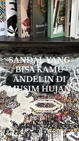 Sendal ini bisa banget diandelin di musim hujan karena punya outsole yang anti slip dan licin.!  #footstepfootwear #sandals #sandalantislip #sandalantilicin #sandalantiputus 