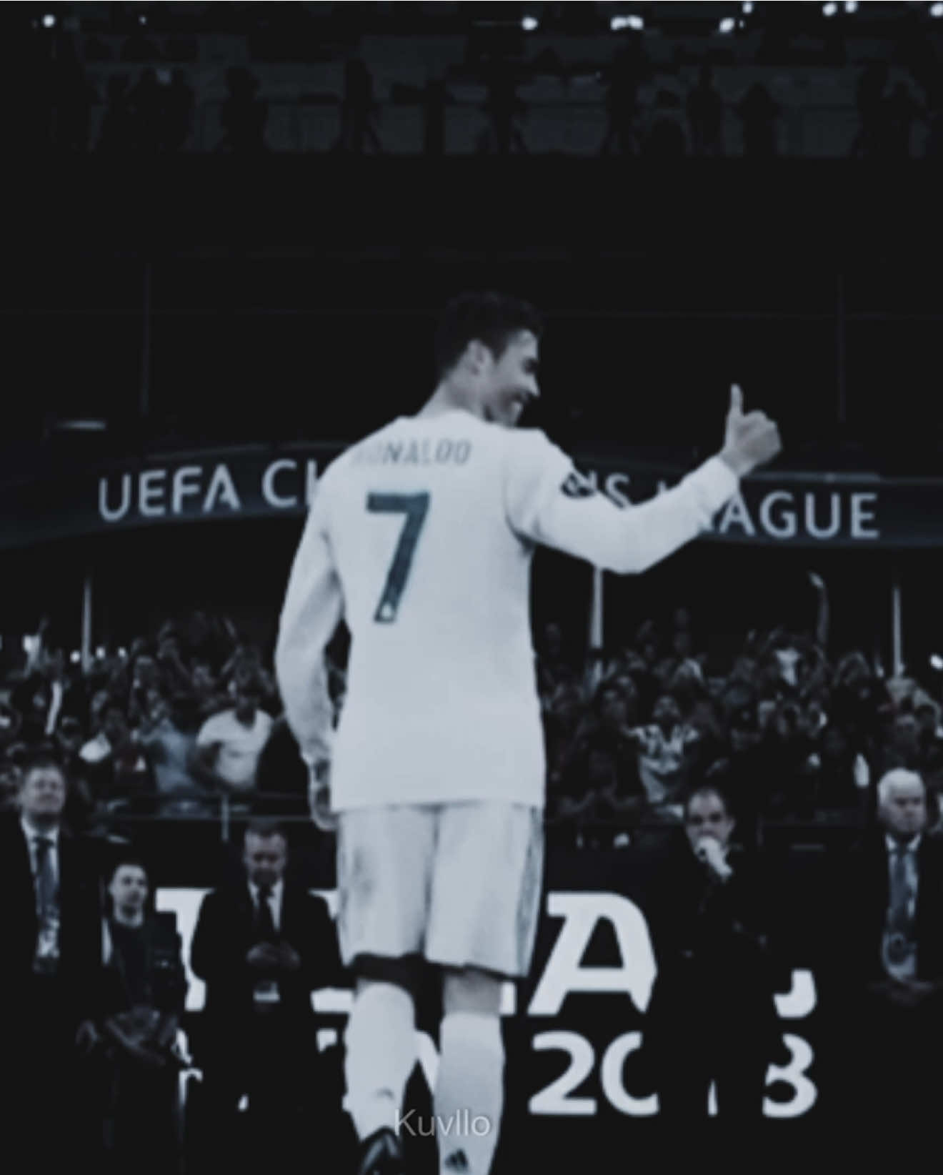 كنا افترقنا البارحة ... البارحة .... صارت عمر ... ليله ... أَبَدْ عيٌت تمرٌ ... #realmadrid #cristianoronaldo #fyp #ريال_مدريد #رونالدو 