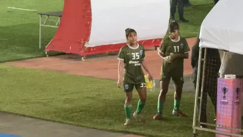 အများကြီးကြိုးစားပေးခဲ့ကြလို့ကျေးဇူးပါ ❤️⚽️#နိုင်နိုင်ရှုံးရှုံးဘာရလဒ်ပဲဖစ်ဖစ်တို့ကလေးတွေမို့အားပေးတာ#မြန်မာအမျိုးသမီးဘောလုံးအသင်း #ISPE #သုဝဏ္ဏအားကစားကွင်း #fyp 