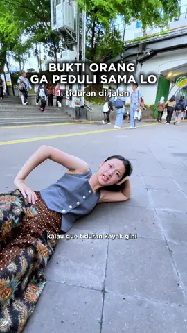 STOP KEPEDEAN! ternyata orang ga sepeduli itu sama apa yang kita lakuin. artinya, satu-satunya orang di dunia yang sadar dan mikirin kamu adalah kamu sendiri.  makanya yuk mulai sayangi diri kamu, salah satunya dengan cara rawat lipatan gelap yang ada di badan🥰  kalau dulu sempet trauma pake scrub atau cream ketek yang malah bikin ketek makin gelap, coba deh ganti ke Mosseru Bright Serum. teksturnya gentle dan ringan yang bikin nyaman waktu dipake. ga cuma itu, isi kandungannya beneran ga kaleng-kaleng.  udah ada 3% Tranexamic Acid, Alpha Arbutin, dan Niacinamide yang kalau digabungin bisa jadi trio badas yang bantu cerahin lipatan gelap di badan kaya ketek, siku, lutut, sampe slengki. udah banyak yang coba dan buktiin, kamu kapan? #brighteningserum #fypp #ketiakhitam 